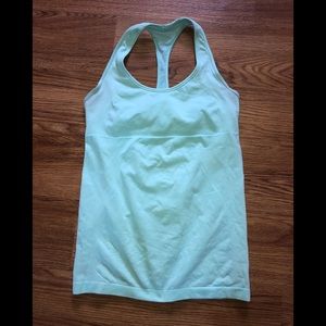 Lululemon tank!